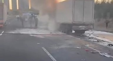 Ankara Çevre Yolu'nda kaza yapan tır alev aldı