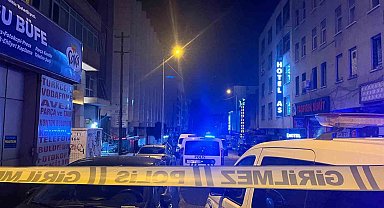 Ankara'da eğlence merkezinde bir kişi görüştüğü kadını öldürdükten sonra kendini vurdu