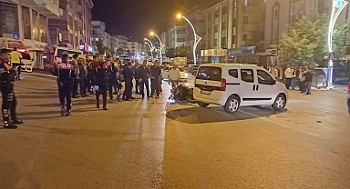 Ankara'da hafif ticari araç ile motosikletli polis ekipleri çarpıştı: 2 polis memuru yaralandı