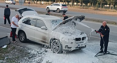 Ankara'da lüks otomobil yandı
