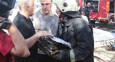 Antalya'da 2 katlı müstakil evin üst katı kül oldu