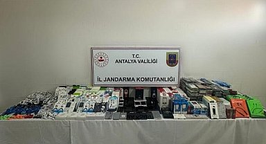 Antalya'da çok miktarda kaçak elektronik eşya ele geçirildi
