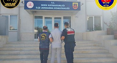 Antalya'da jandarma 215 aranan şahsı yakaladı