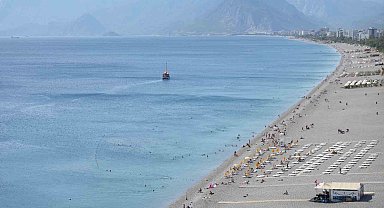 Antalya'nın sabahı kış, öğleni yaz oldu, tatilciler neye uğradığını şaşırdı