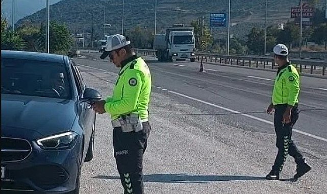 Araç sürücülerine bir günde 434 bin 529 TL trafik idari para cezası