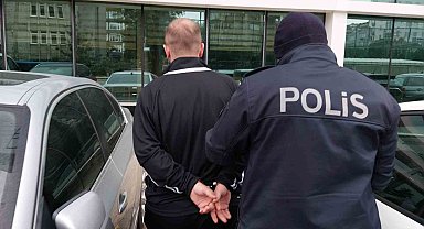 Aracına binmeyen kızlara çarpıp yaralayan sürücü tutuklandı