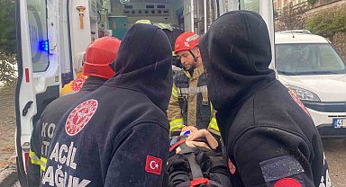 Araziye uçtu, yaralıların ıslanmaması için itfaiye çadır gerdi