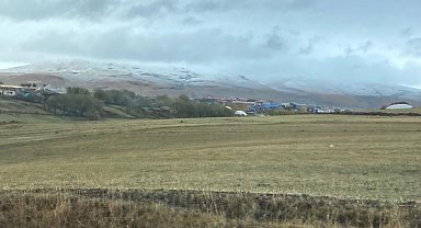 Ardahan'a mevsimin ilk karı düştü; Dağlar beyaza büründü