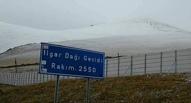 Ardahan'ın yüksek kesimleri beyaza büründü