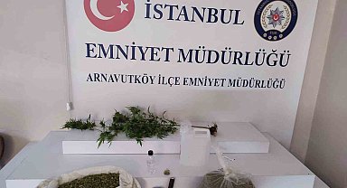 Arnavutköy'de şüpheli araçtan ve evden uyuşturucu çıktı: 3 gözaltı