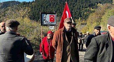 Artvin'de köy okulu kapanınca Cumhuriyet Bayramı'nı yaşlılar kutladı