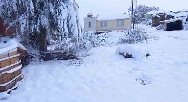 Aşkale'de 2 bin 400 rakımdaki köyler beyaza büründü