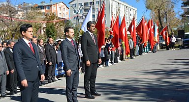 Aşkale'de Cumhuriyet Bayramı Çelenk sunma töreni