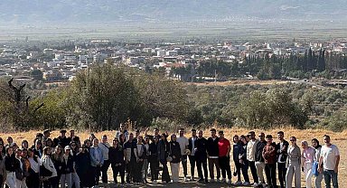 Atça'da öğrencilerden doğa yürüyüşü