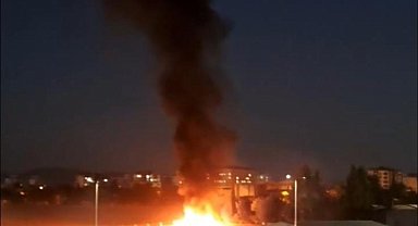 Atık malzemeler alev alev yandı