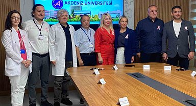 AÜ'de 6 ayda bin 700 meme kanseri hastası tedavi edildi