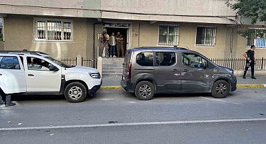 Avcılar'da özel harekat destekli aranan şahıs operasyonu:2 gözaltı