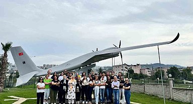 Avrupalı öğrencilerden Akıncı TİHA pozu