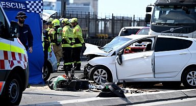 Avustralya'da karşı şeride geçen araç dehşet saçtı: 2 ölü