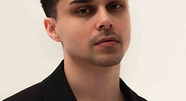 Ayberk Serin 'Gün Batarken' ile hayranlarıyla buluşuyor