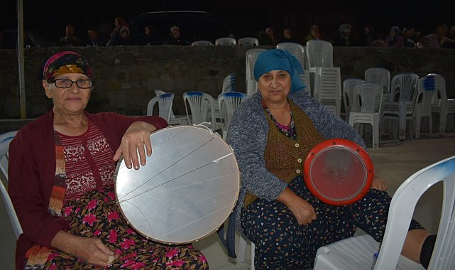 Ayvacık'ta darbukacı ve davulcu iki kadın, düğünlerin vazgeçilmezi oluyor