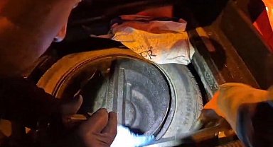 Bagaja gizlenmiş 3 tabanca polisin dikkatinden kaçmadı