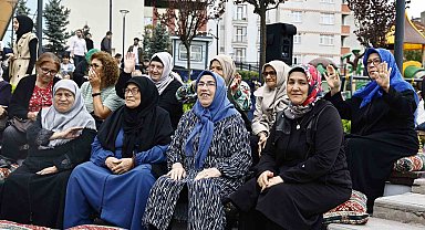 Bağcılar'da düzenlenen 1. Yaşlılık Şurası'nda iki nesil bir araya geldi