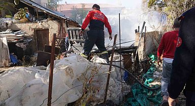 Bahçede çıkıp hayvanların bulunduğu ahıra sıçrayan yangın itfaiyenin hızlı müdahalesi ile söndürüldü