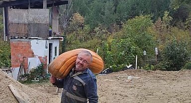 Bahçesinde yetişen kabağı görünce şaşkınlığını gizleyemedi