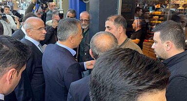 Bakan Yerlikaya, depremin vurduğu Malatya'da esnaf ile bir araya geldi