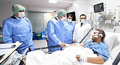 Bakan Yerlikaya, İstanbul'da yaralanan polis memurunu hastanede ziyaret etti