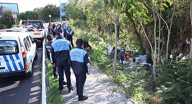 Bakırköy Belediyesi Zabıt Müdürlüğü ekipleri çevre düzenine uygunsuz barınma alanlarına müdahale ediyor