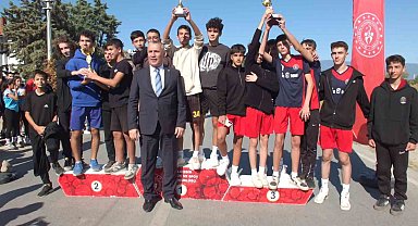 Balıkesir'de 101. Yıl Cumhuriyet Koşusu yapıldı