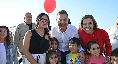 Balıkesir'de 1010 uçurtma Cumhuriyet için havalandı