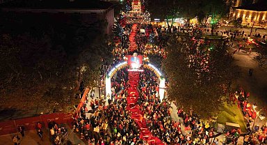 Balıkesir'de Cumhuriyet coşkusu sokaklara sığmadı