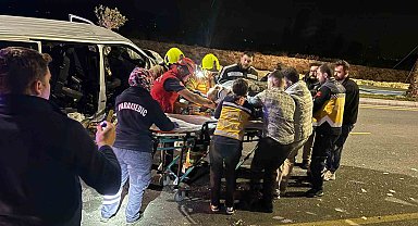 Balıkesir'de minibüs takla attı: 1 ölü, 4 yaralı