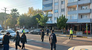 Balıkesir'de okul yolunda güvenli geçiş