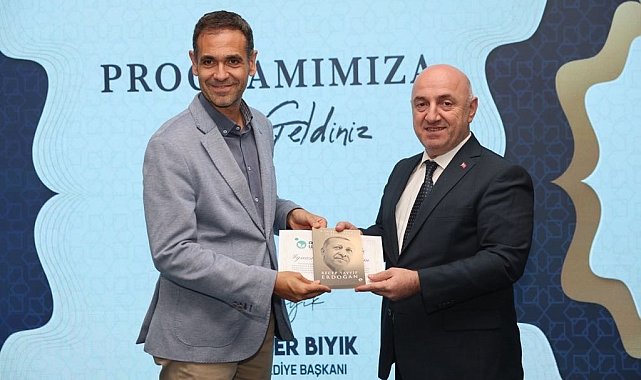 Barcelona heyetine Cumhurbaşkanı Erdoğan'ın kitabı hediye edildi