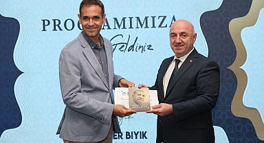 Barcelona heyetine Cumhurbaşkanı Erdoğan'ın kitabı hediye edildi