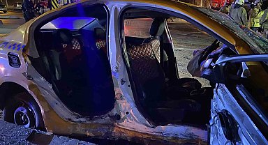 Başakşehir'de kırmızı ışık ihlali yapan taksi otomobille çarpıştı: 10 yaralı
