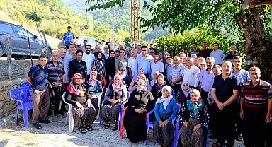 Başkan Atlı'ya köylü sorunlarını sazlı sözlü anlattı