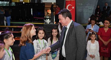 Başkan Aydın Dünya Kız Çocukları Günü'nü pasta keserek kutladı