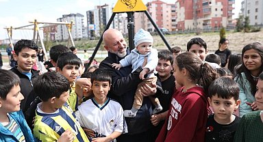 Başkan Çolakbayrakdar: "Çocuklar için bütün parklarda toprak alanlar yapıyoruz"