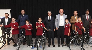 Başkan İbrahim Sandıkçı'dan öğrencilere ödül