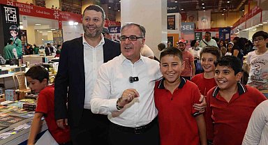 Başkan Özdoğan'dan öğrencilere kitap fuarı hediyesi