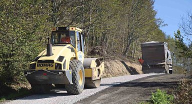 Başkan Sandıkçı: "İlçemize güvenli ve konforlu yollar kazandırıyoruz"