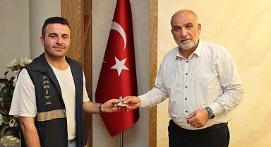 Başkan Sandıkçı'dan kahraman zabıtalara ödül