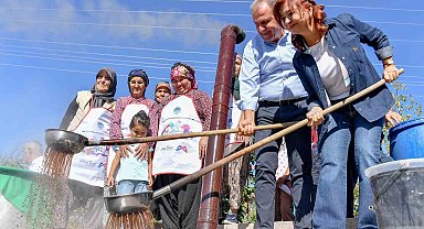 Başkan Seçer, Silifke'de 'Bağ Bozumu Şenliği'ne katıldı