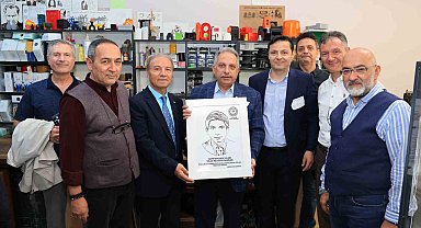 Başkan Yalçın okul arkadaşlarıyla buluştu