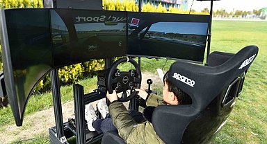 Başkentliler milli motosiklet sporcusu Razgatlıoğlu'nu dev ekranda izledi